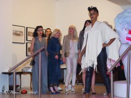 Fashion Show in der Contemplor Galerie Wien am 16. 03. 2024